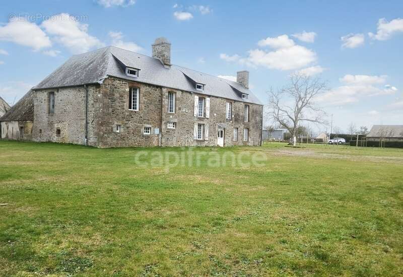 À vendre – Ancien presbytère à réinventer, 10 min de Vire Normandie - photo 3