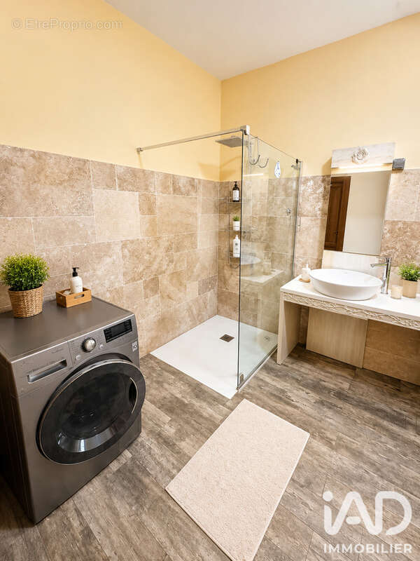 Maison 217 m² à Saint-Pierre  - photo 3