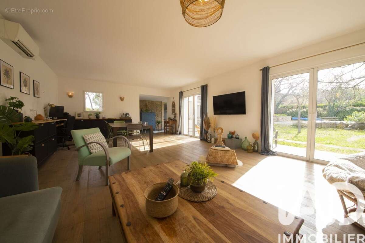 Maison 138 m² à La Roque-Sur-Pernes  - photo 3