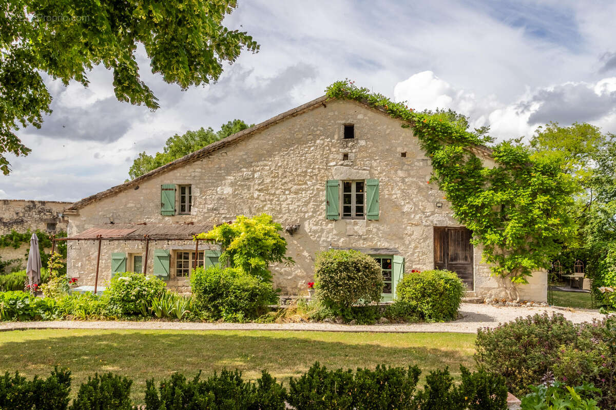 Maison à MONTAIGU-DE-QUERCY