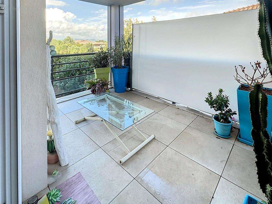Appartement à ROQUEBRUNE-SUR-ARGENS