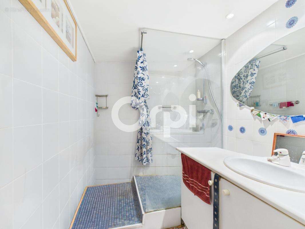 Appartement à TOURRETTES