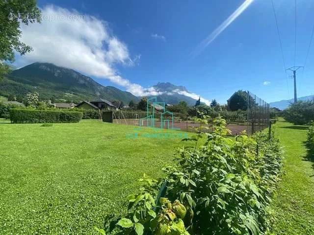 Terrain à SAINT-JEAN-DE-LA-PORTE