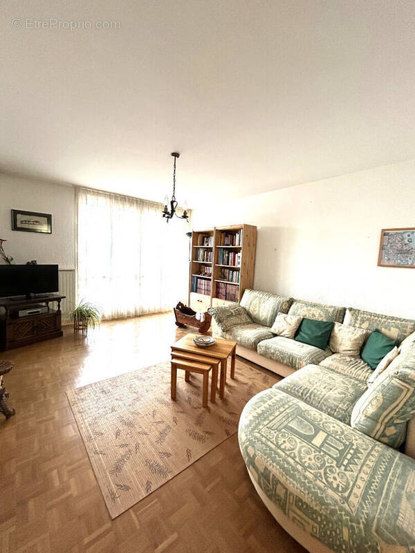 Appartement à PIERRE-BENITE