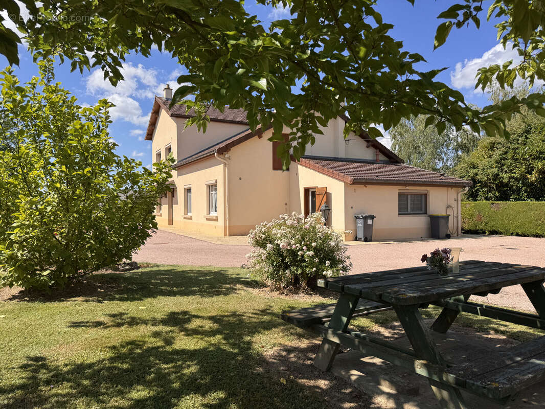 Maison à PIERRE-DE-BRESSE