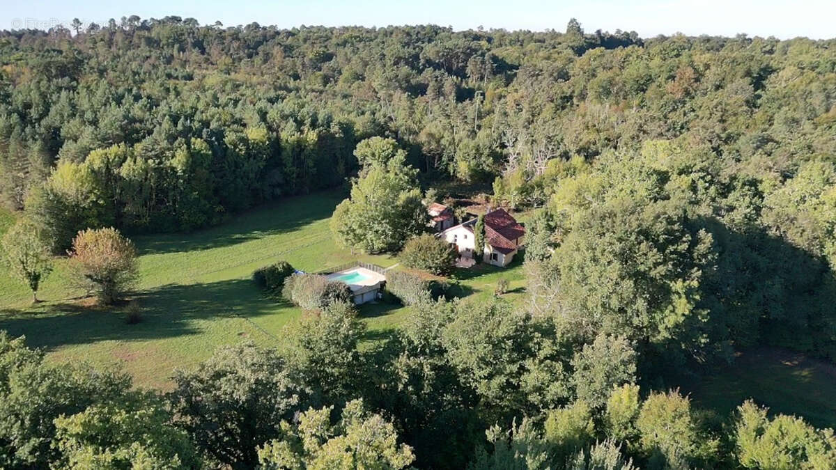 Maison à CREYSSENSAC-ET-PISSOT