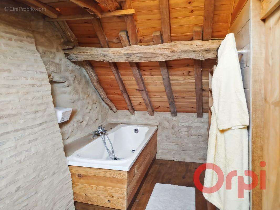 Maison à LURCY-LEVIS