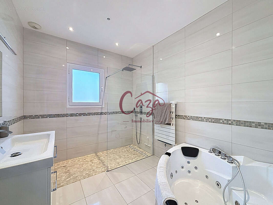 Maison à CAMBLANES-ET-MEYNAC