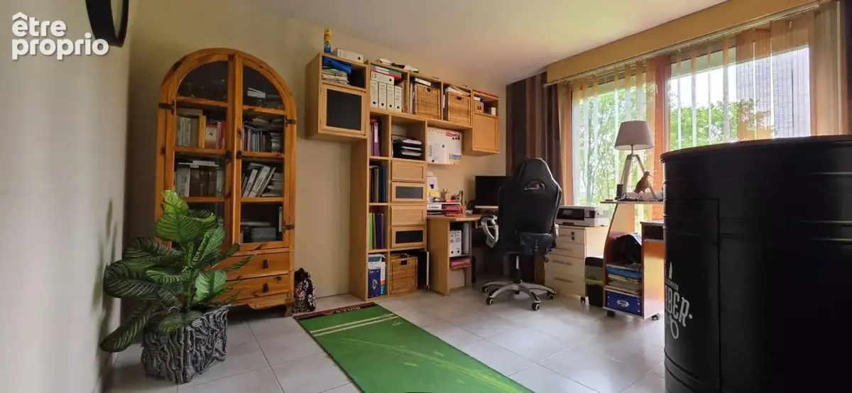 Maison avec sous sol parc et piscine - photo 12