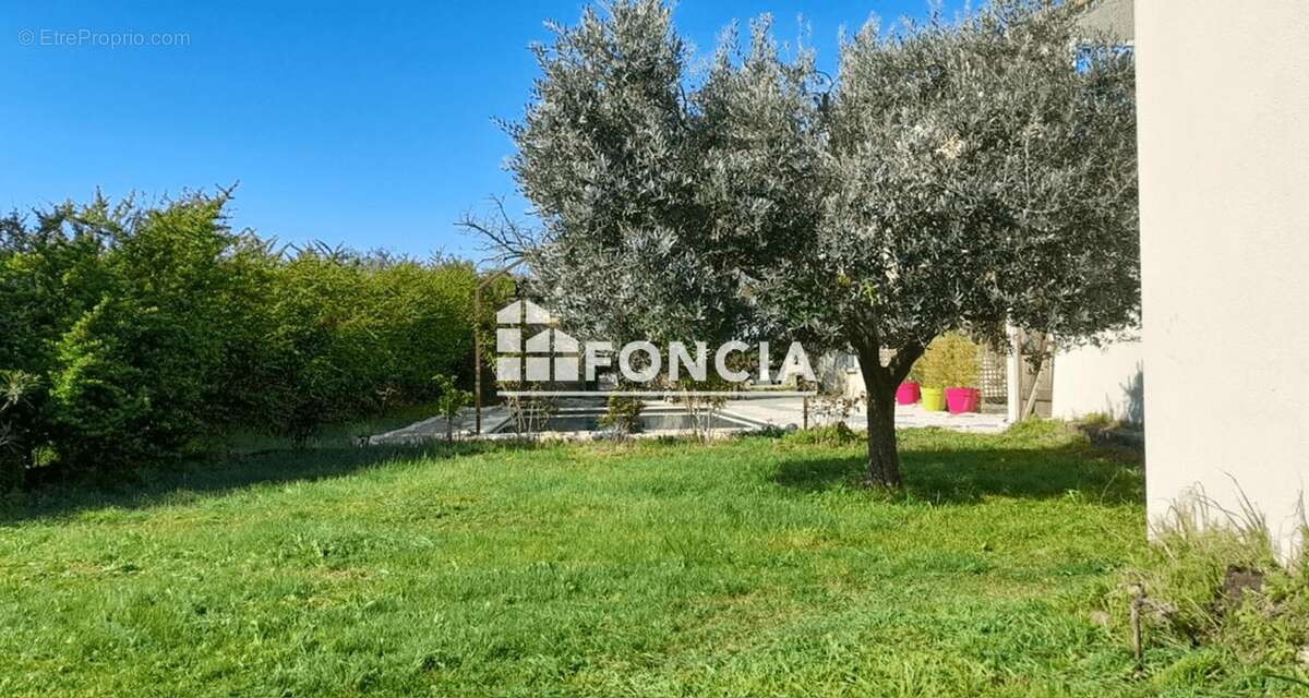 Maison à LE PONTET