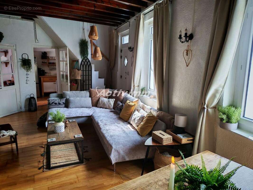 4302 11 - Maison à NEUVILLE-SOUS-MONTREUIL