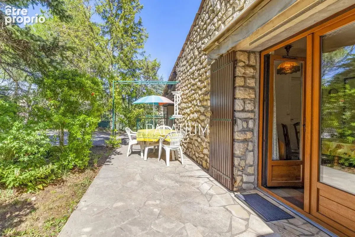 Maison de plain-pied avec jardin arboré et 3 appartements - photo 16