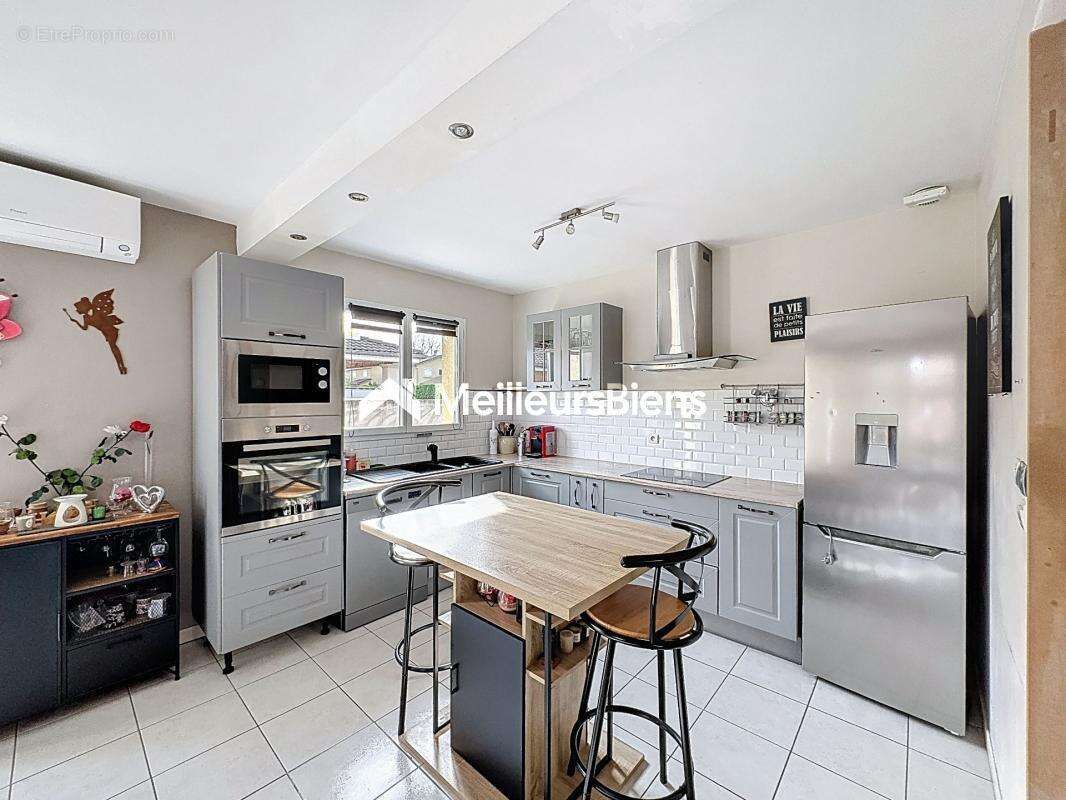 Maison à PONT-DE-VEYLE