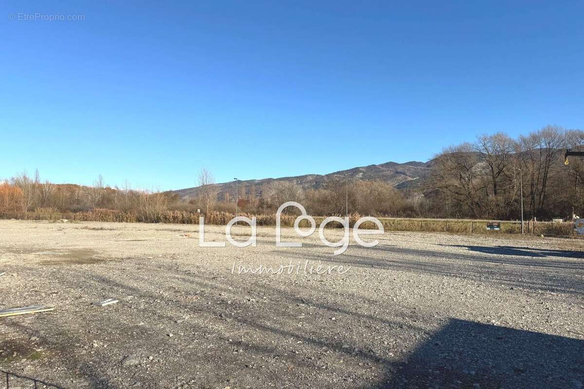 Terrain à LA SAULCE