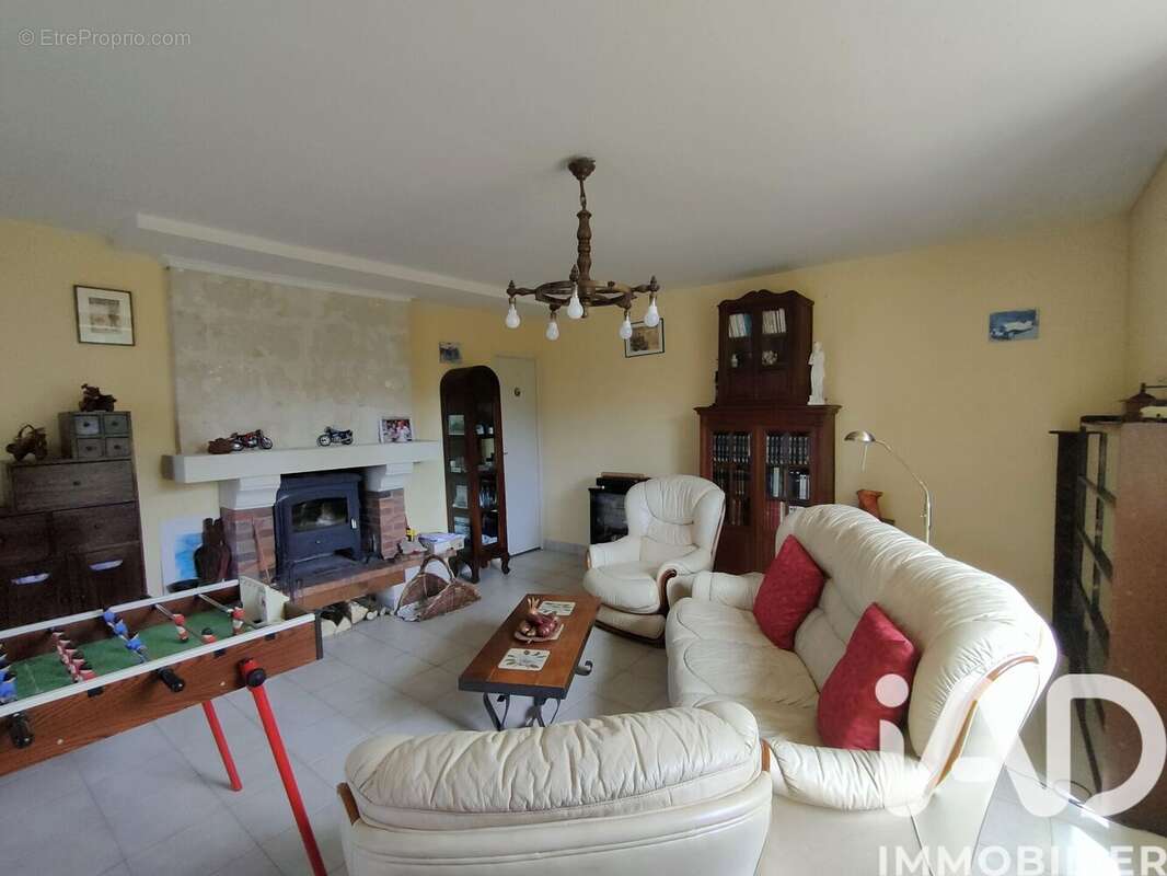 Maison 196 m² à Saint-Georges-De-La-Couee  - photo 8