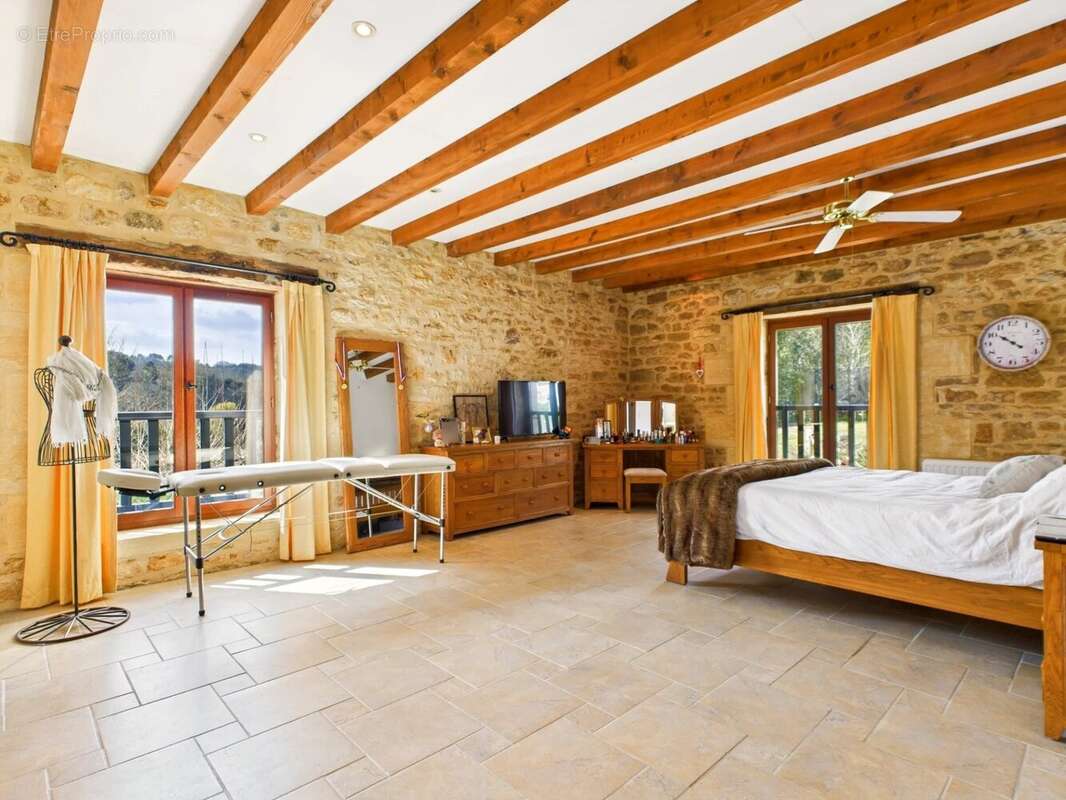 Maison à SAINTE-NATHALENE