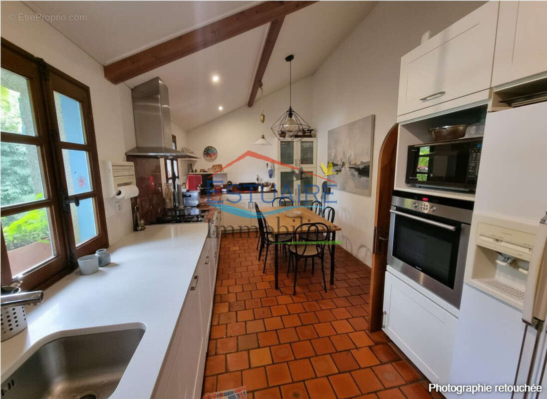 Maison 174 m² à Saint-Etienne-De-Montluc  - photo 7
