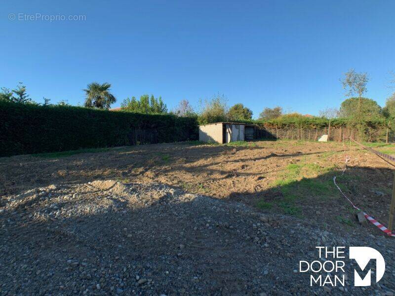 Terrain à LAVERNOSE-LACASSE