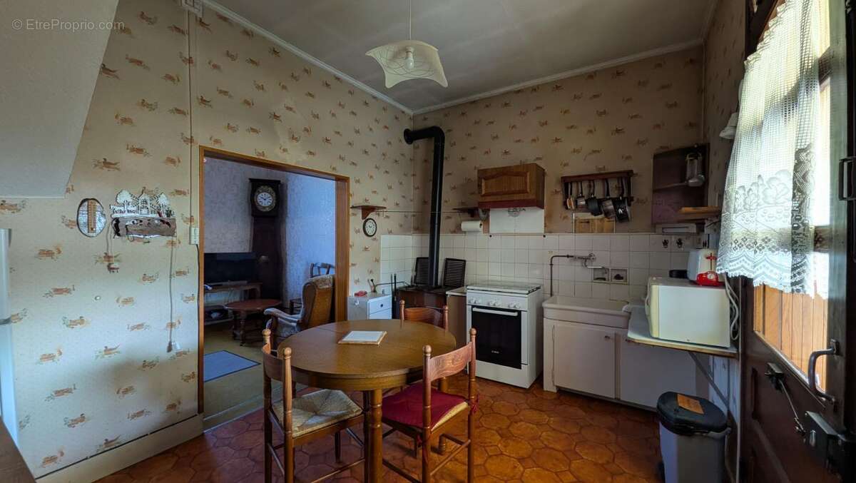 Maison à LA BATIE-MONTGASCON