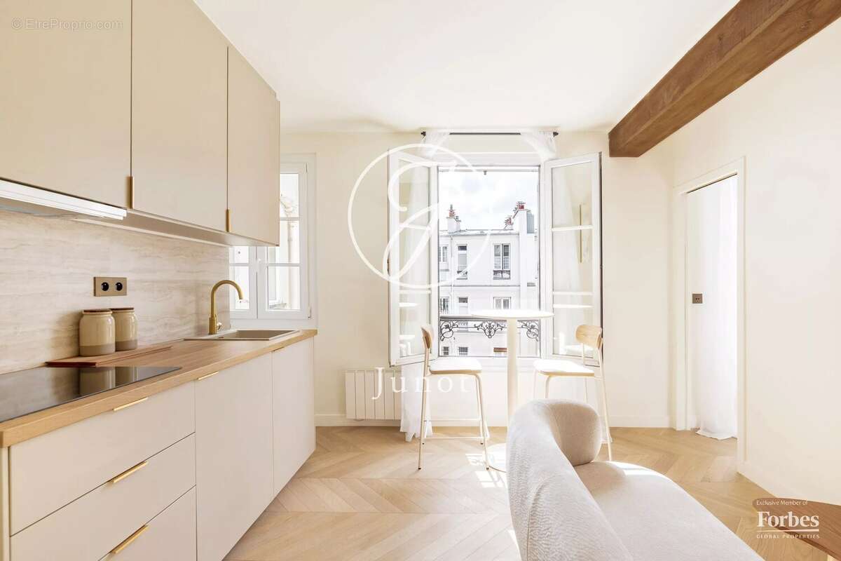 Appartement à PARIS-18E