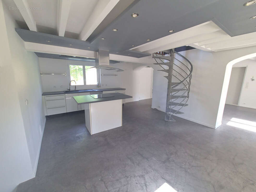 Maison sur terrain de 850 m² + terrain boisé de 1 020 m² - photo 3