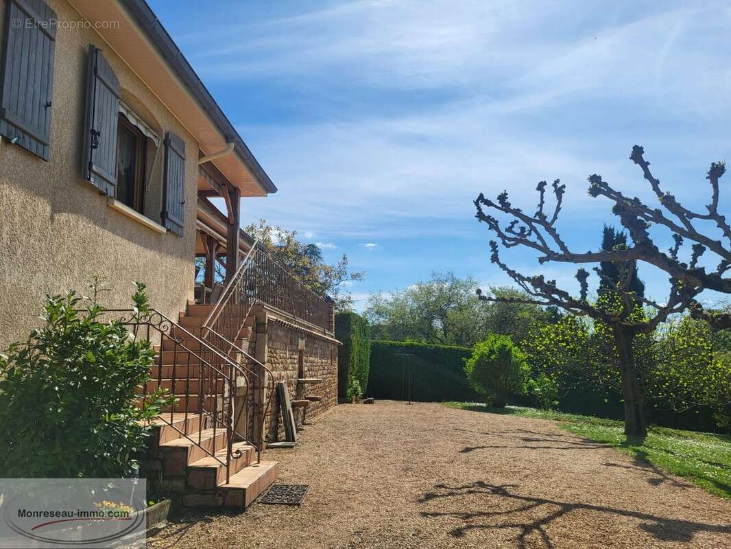 Maison à CHEVAGNY-LES-CHEVRIERES