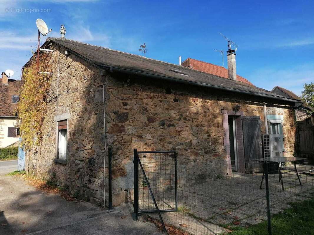 Maison à MAGNAC-BOURG