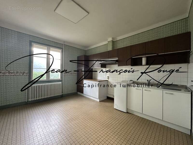 Maison à CONDE-SUR-VIRE