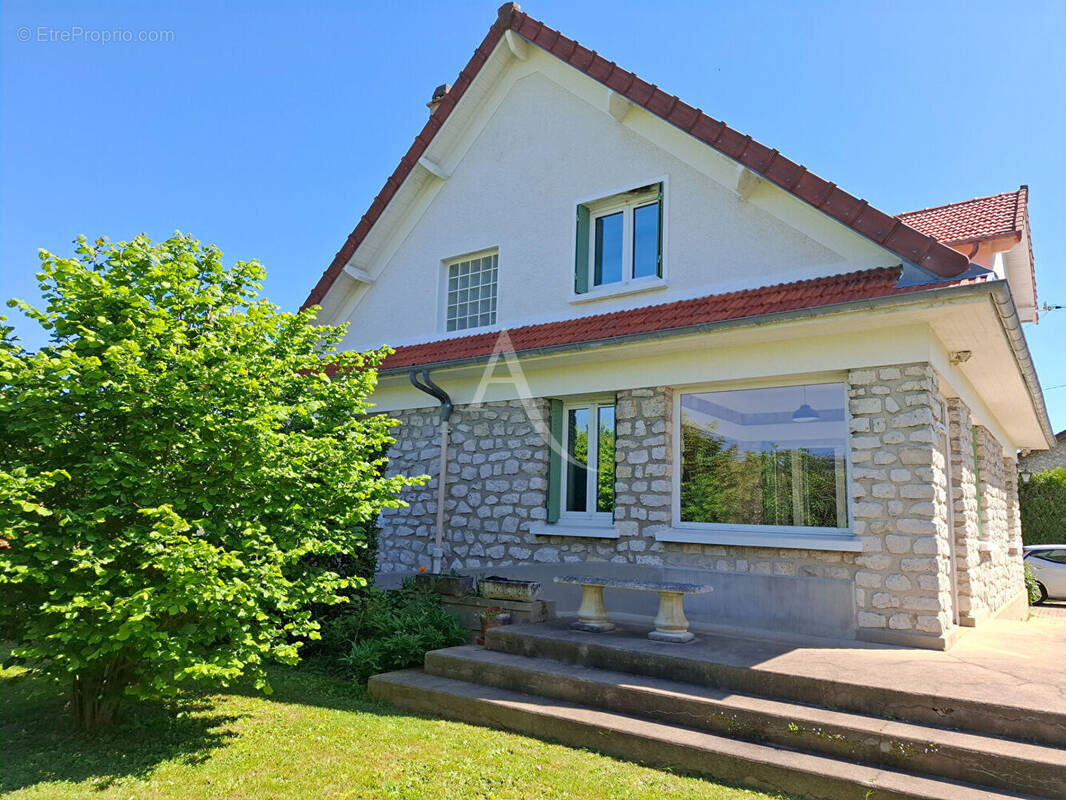 Maison à COMBS-LA-VILLE