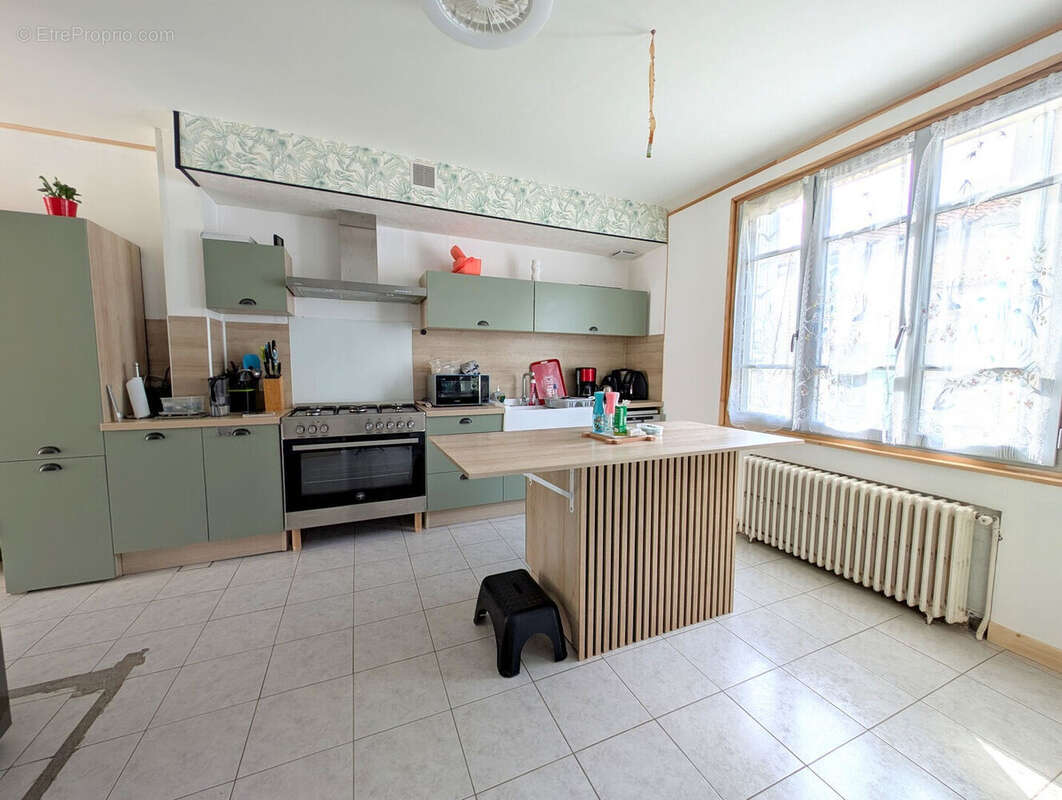 Maison à MONTREUIL-BELLAY