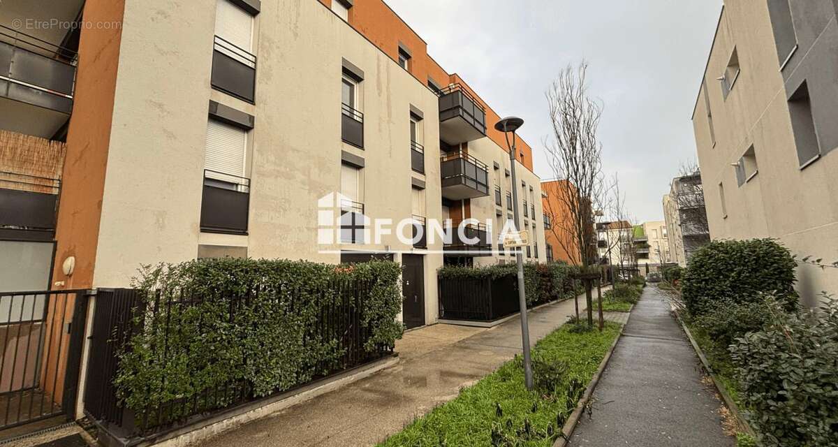 Appartement à MEYZIEU