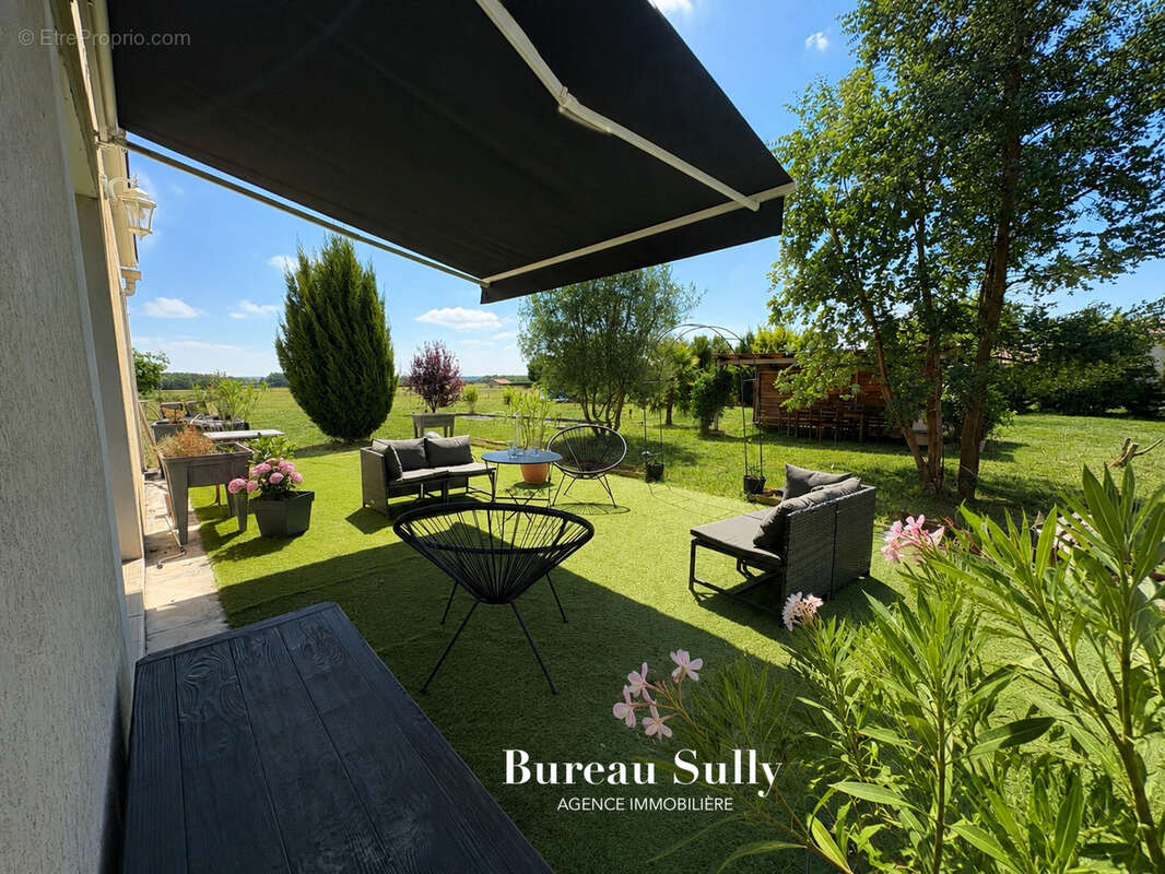Corcelles en Beaujolais, maison rénovée de 152 m2 édifiée un terrain de 1500 m2 à 8 mn de Belleville - photo 3