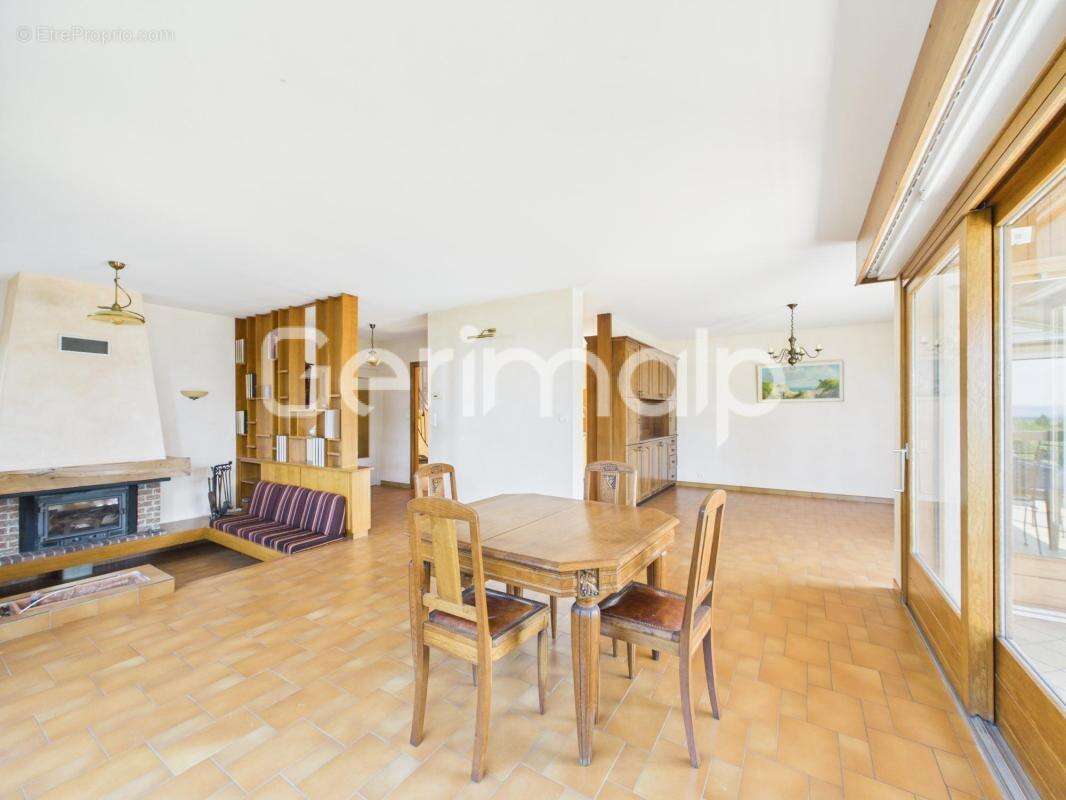 Vente - Maison - 8 pièces + cuisine - 180 m² - 795 000 € - - photo 6