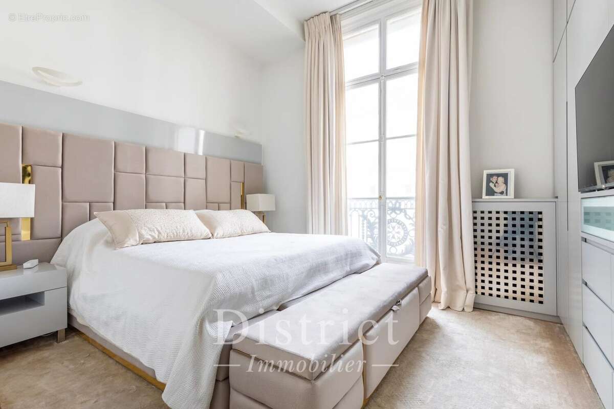 Appartement à PARIS-8E