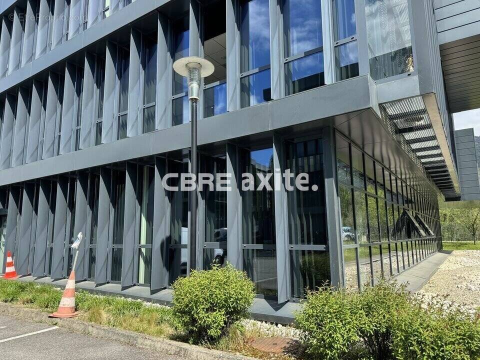 Commerce à CHALLES-LES-EAUX