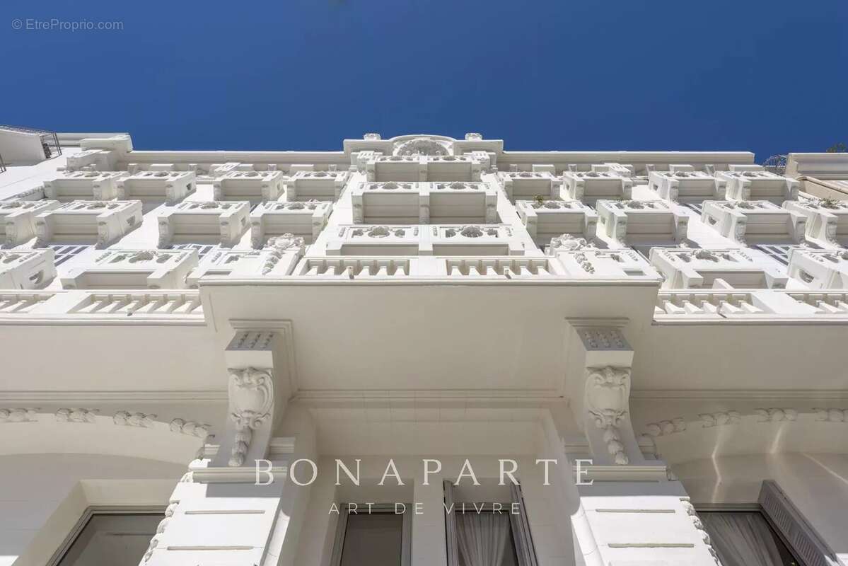 Magnifique cachet pour cet appartement T3 de 107m² situé en plein centre-ville à moins de 50m de la mer - photo 12