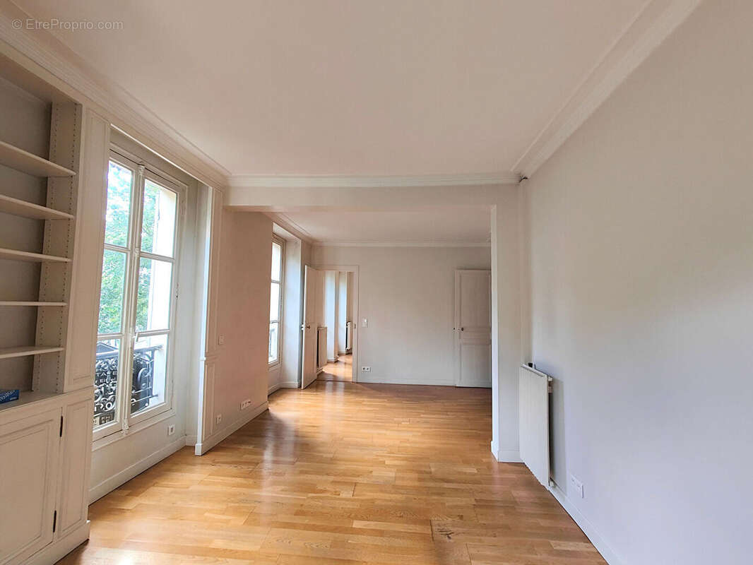 Appartement à PARIS-7E