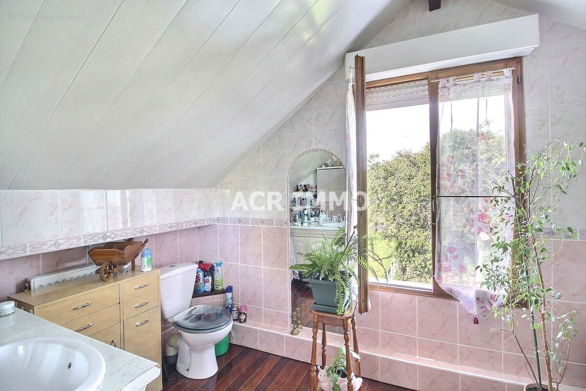 Maison à MAURECOURT