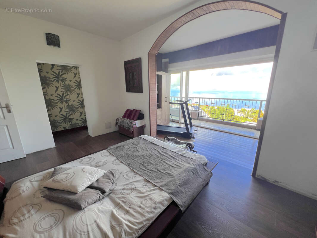 Maison à LES TROIS-BASSINS