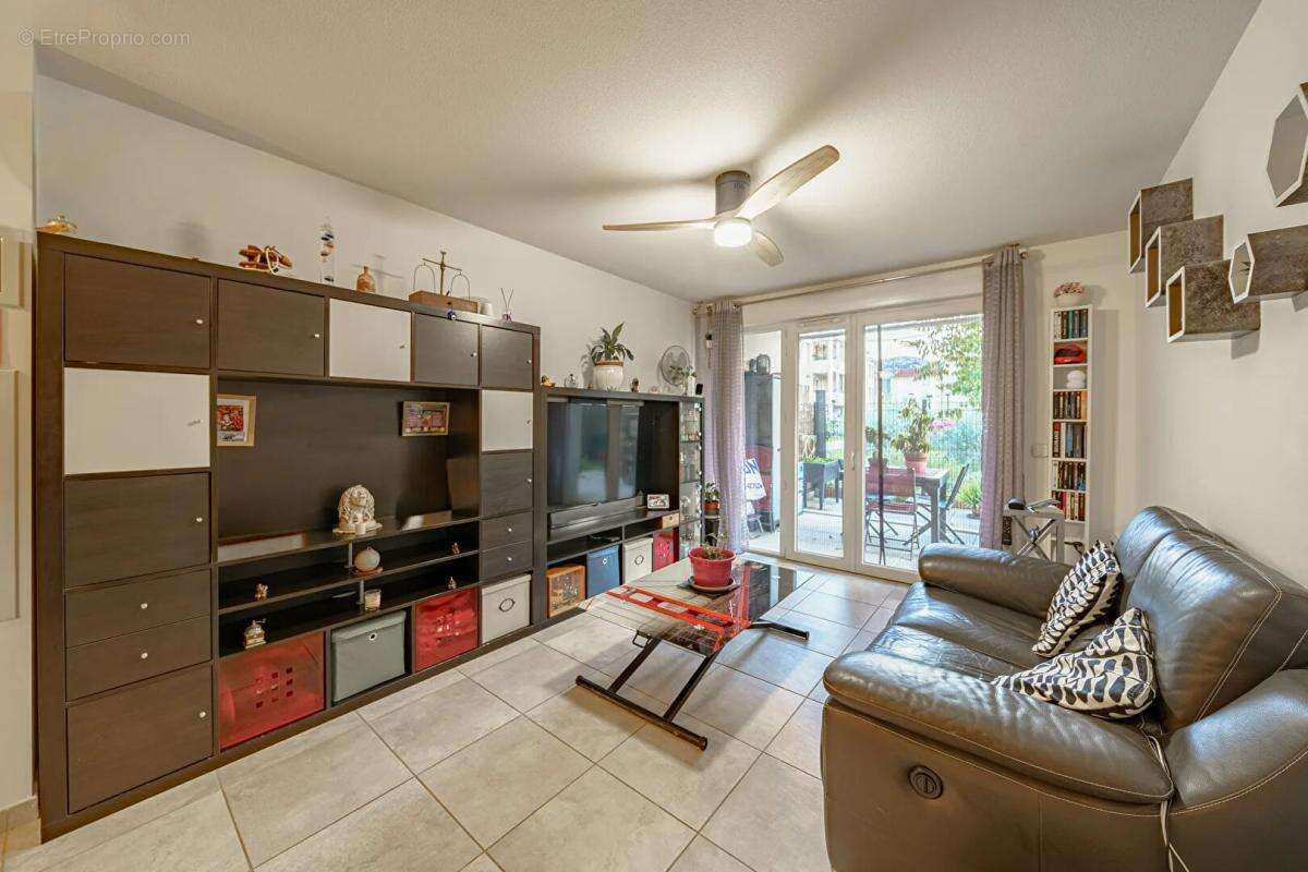 Appartement Le Castellet 2 pièce(s)  en rez de jardin 41.85 m2 avec parking en sous sol - photo 2