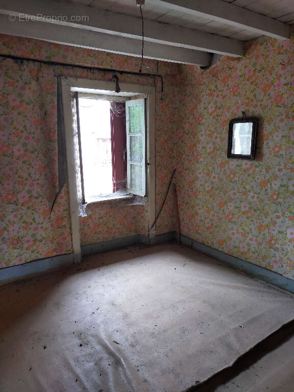 Maison à CELLES-SUR-DUROLLE