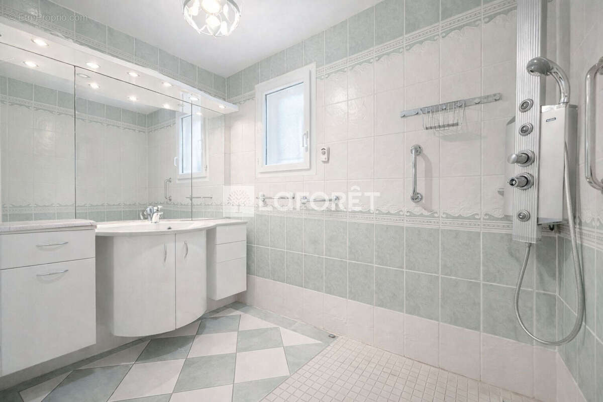 Appartement à LAMORLAYE