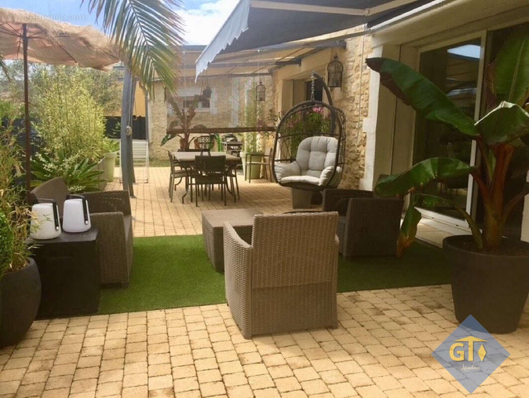 Maison à LAUDUN-L'ARDOISE