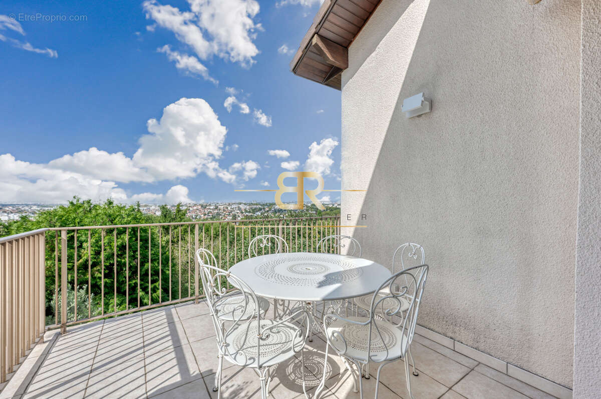 Maison à CHENNEVIERES-SUR-MARNE