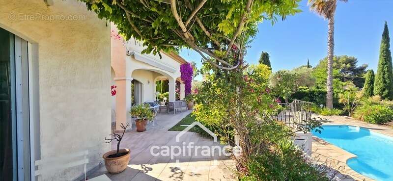 Maison à vendre 4 pièces VUE MER + Garage 55m² + Piscine SANARY SUR MER (83) - photo 7
