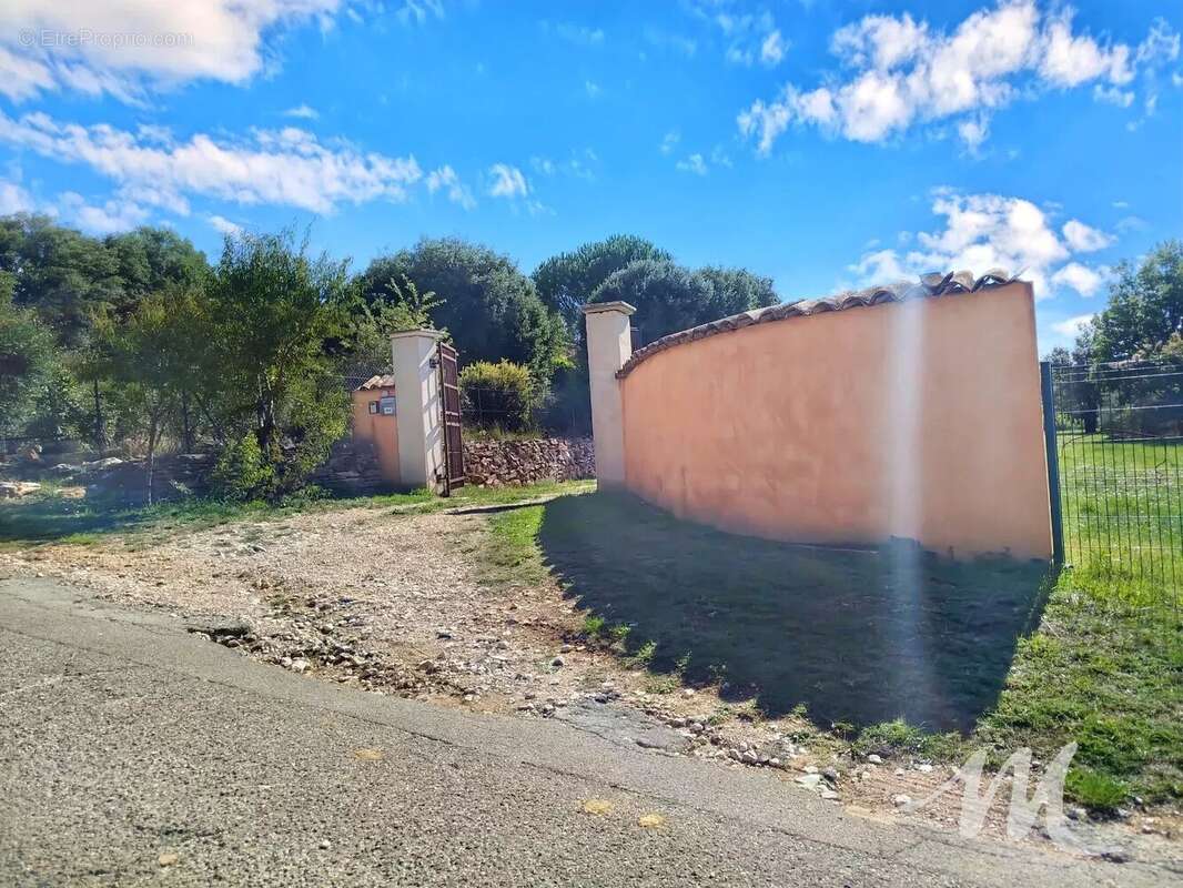 Terrain à BRUE-AURIAC