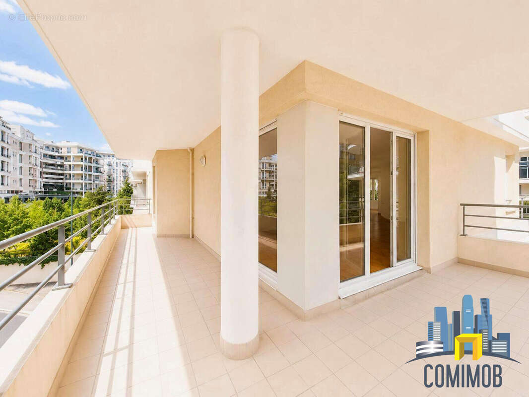 Appartement à COURBEVOIE