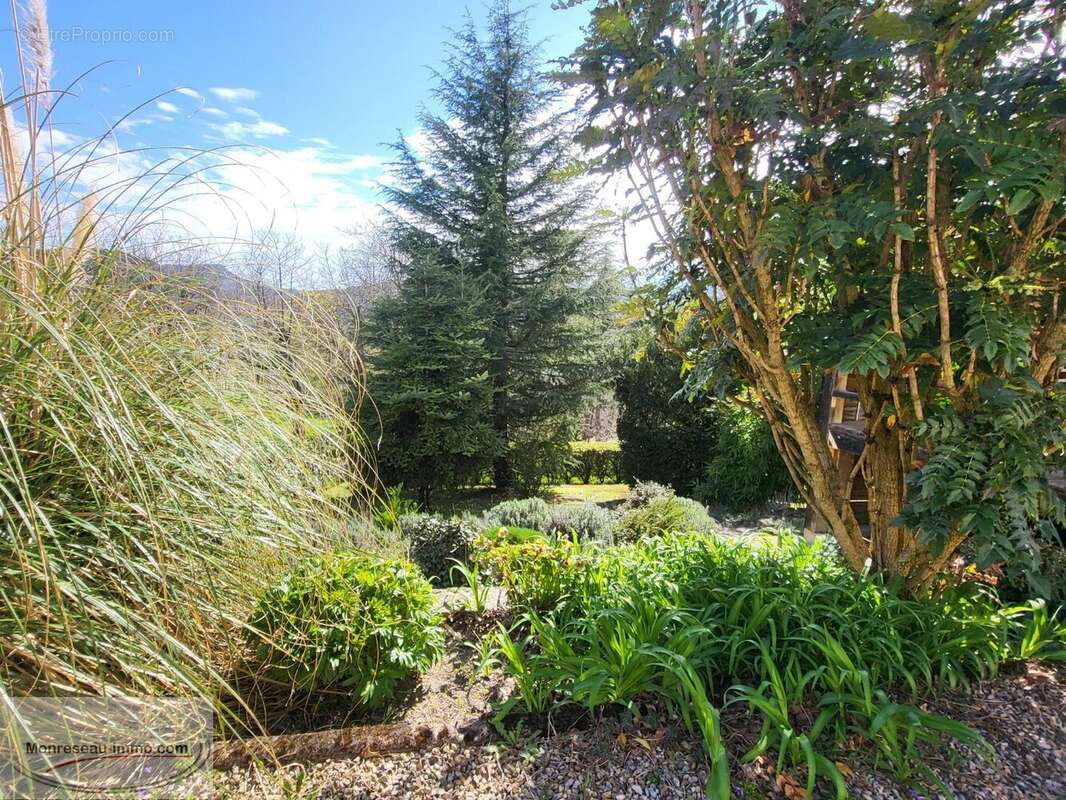 Maison à LA ROCHE-VINEUSE