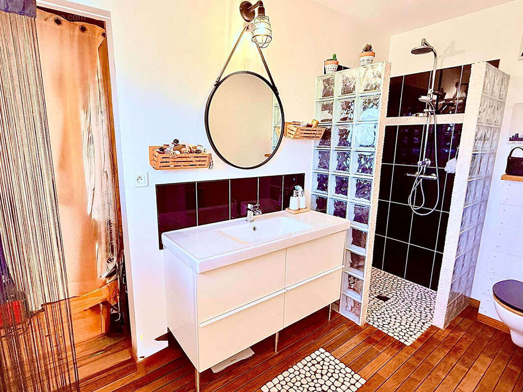 Maison à AMBARES-ET-LAGRAVE