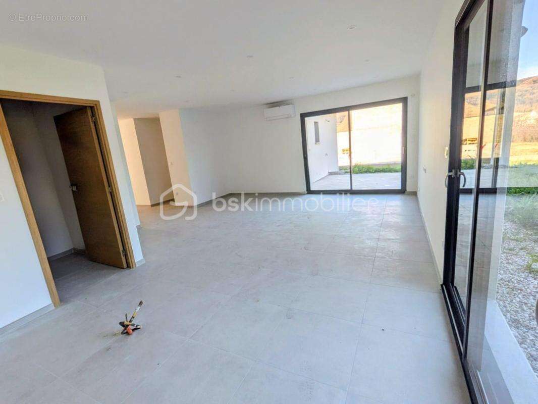 Maison à SERVES-SUR-RHONE